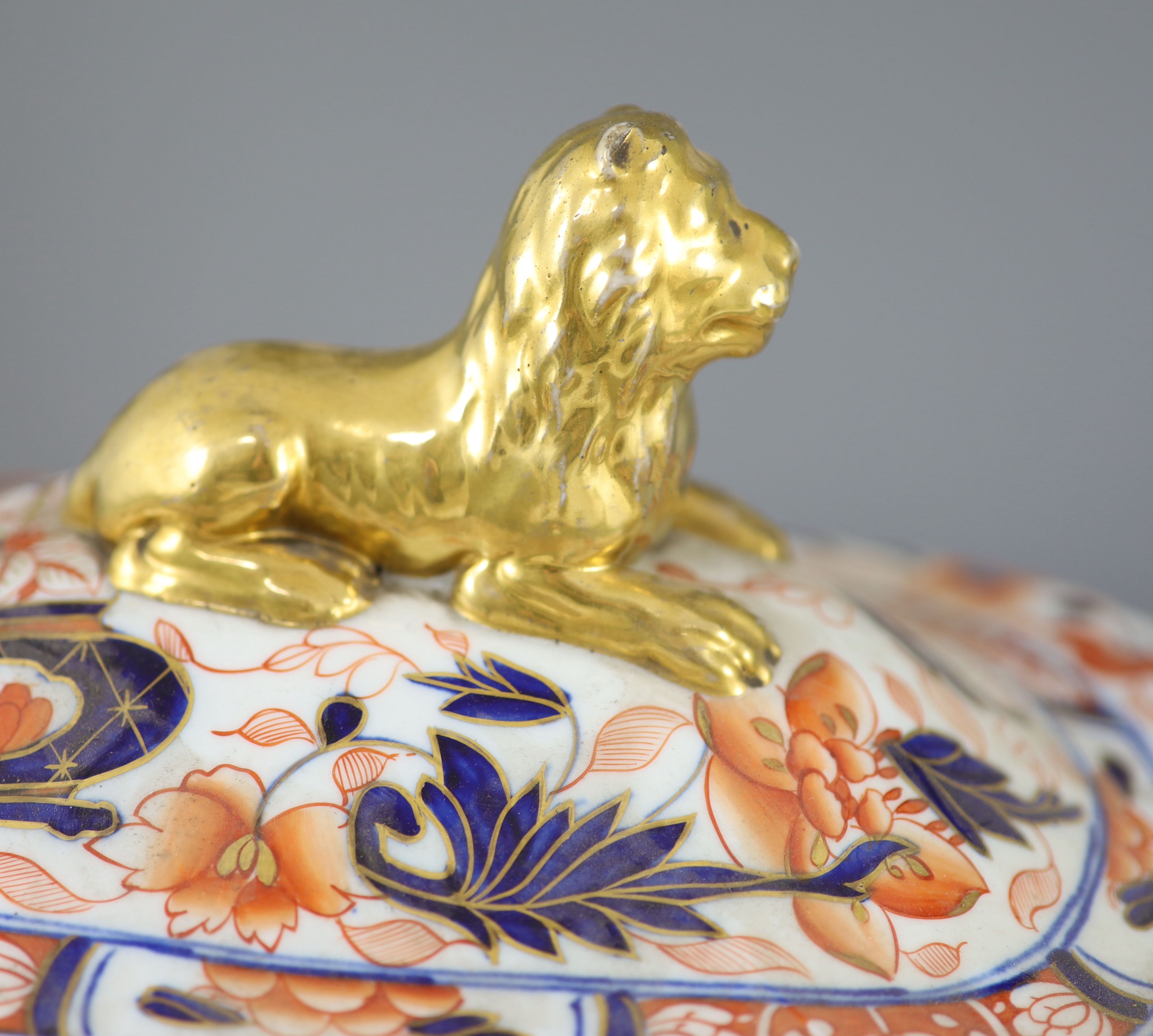 An extensive Coalport Imari pattern dinner service, c.1820,